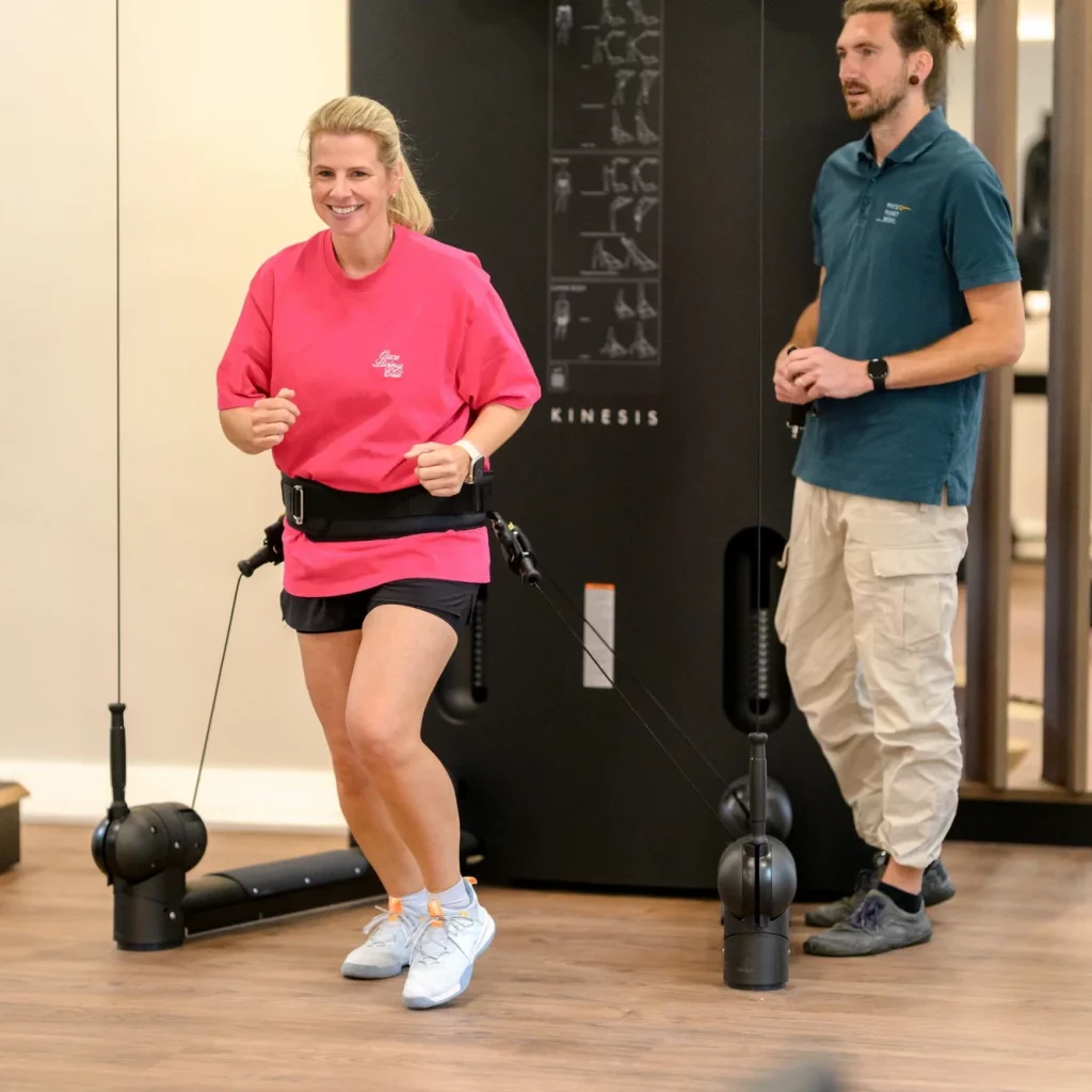 Moderne Trainingsgeräte bei AktivPunkt Brühl für zertifizierte Präventionskurse und flexible Gesundheitskurse.